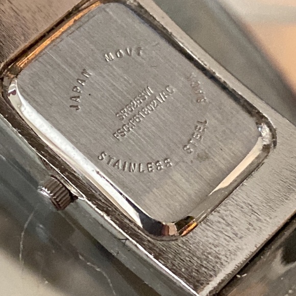 Vintage Ladies Stainless Steel Watch with Black Lip Mother of Pearl - Picture 6 of 6